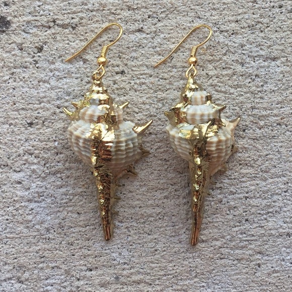 “Spiny Murex” Echinate Spiky Conch Shell Mermaid Beach Ocean Gold Dipped Earring - Picture 5 of 16